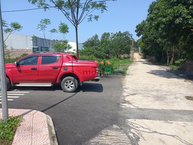 Hình ảnh Hạ giá Lô góc 183m2 Khoang mái, sát Đại Lộ,CNC Hòa Lạc giá còn 4,x tỷ
