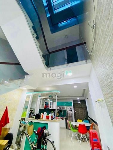 Hình ảnh Cho thuê nhà MT Tam Đảo Phường 15 Quận 10 Trệt 2 Lầu Sân Thượng