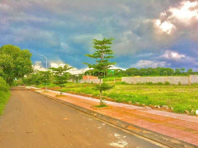 Hình ảnh ĐẤT TRUNG TÂM, thổ cư 100% MT đường lớn, cách chợ BChanh 1KM