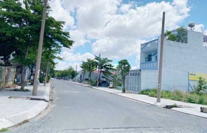 Hình ảnh Lô đất đẹp 100m2 SHR gần chợ và KCN
