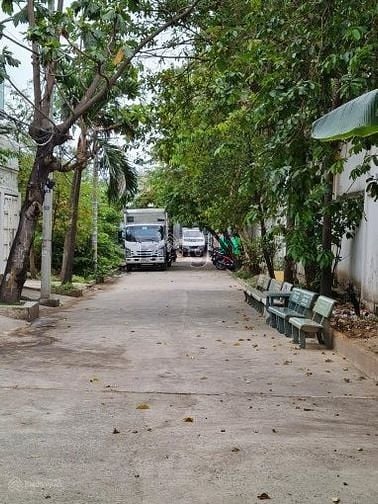 Hình ảnh Hộ khẩu Quận 12 Tiện ích Gò Vấp. Đường 8m, lề 3m. 100m2 chỉ hơn 4 tỷ.