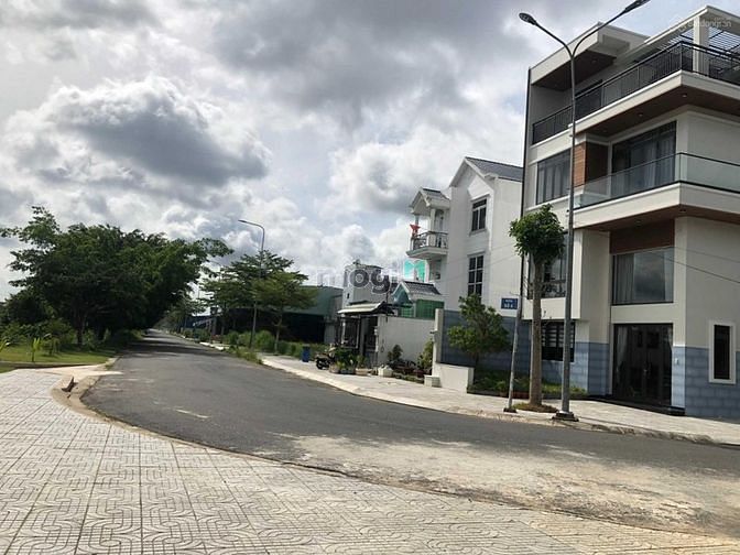 Hình ảnh Lô biệt thự 10x20m MT Tỉnh lộ 10 gần chợ Bà hom mới,SHR