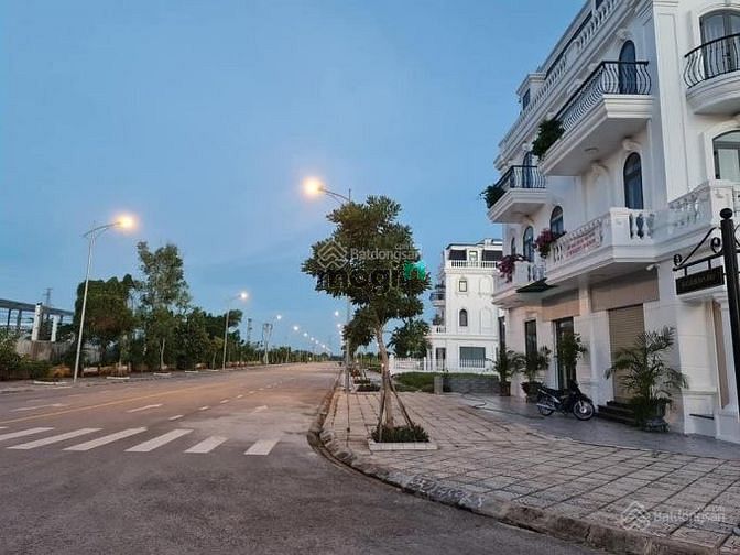 Hình ảnh Chính chủ cần bán căn shophouse mặt đường QL 10, DT 120m2, giá 5 tỷ 8