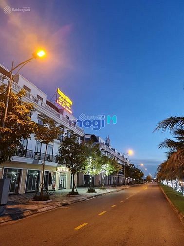 Hình ảnh Chính chủ cần bán căn shophouse mặt đường QL 10, DT 120m2, giá 5 tỷ 8
