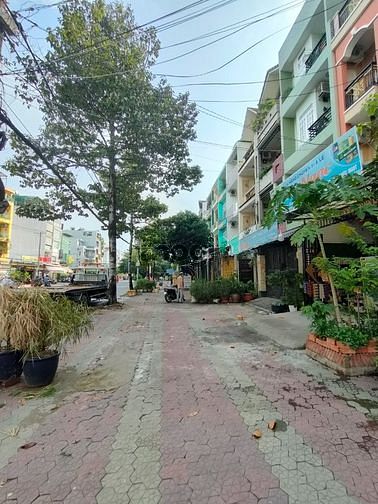 Hình ảnh Cho thuê nhà MT Tạ Quang Bửu, Phường 4, Quận 8.