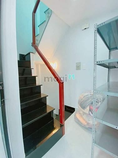 Hình ảnh Bán Nhà 2 Tầng Đ.CMT8 Q.3 Sổ Hồng Riêng