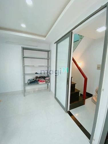 Hình ảnh Bán Nhà 2 Tầng Đ.CMT8 Q.3 Sổ Hồng Riêng