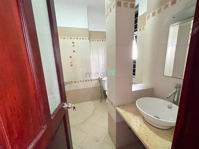 Hình ảnh ngay vòng xoay trần não, full nội thất, ban công lớn