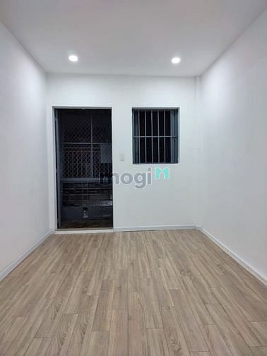 Hình ảnh Xuất cảnh bán gấp nhà 137/60 Bến Vân Đồn, Phường 6, Quận 4, 2,9m x9m
