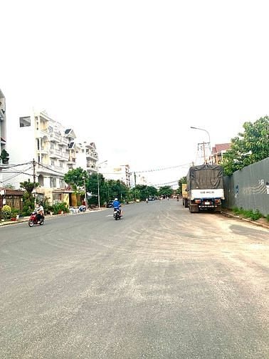 Hình ảnh Bán lô đất MTKD 30M, Lê Thị Riêng, ngang 5m, DT 100m2, gần UBND Q.12