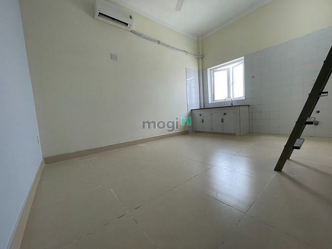 Hình ảnh studio đầy đủ tiện nghi có ban công thoáng mát, nội thất mới 100%