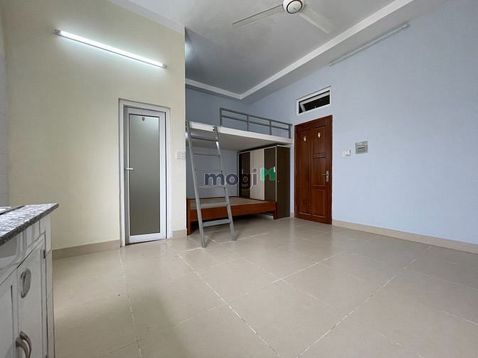 Hình ảnh studio đầy đủ tiện nghi có ban công thoáng mát, nội thất mới 100%