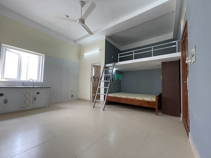 Hình ảnh studio đầy đủ tiện nghi có ban công thoáng mát, nội thất mới 100%