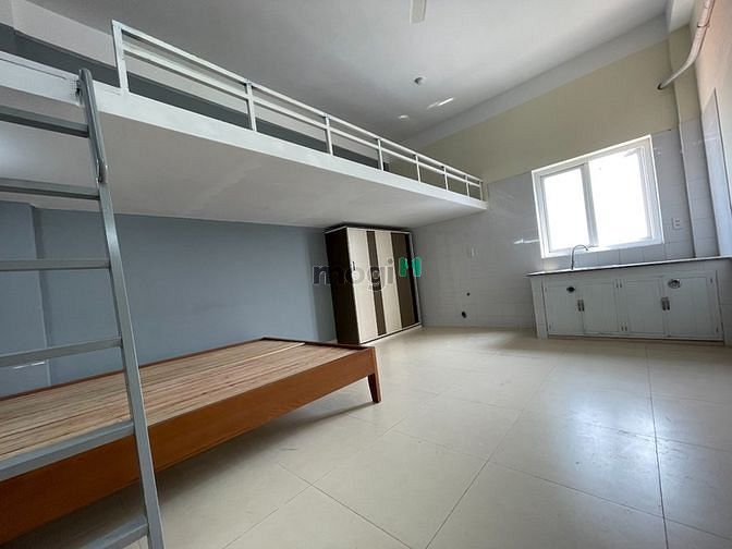 Hình ảnh studio đầy đủ tiện nghi có ban công thoáng mát, nội thất mới 100%