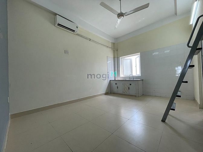 Hình ảnh studio đầy đủ tiện nghi có ban công thoáng mát, nội thất mới 100%