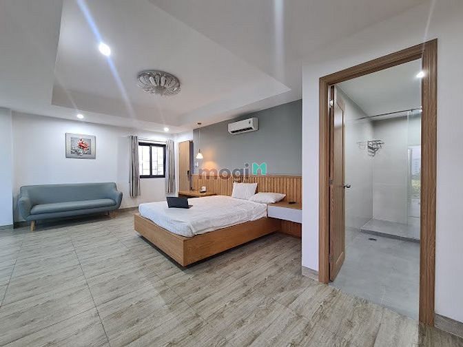 Hình ảnh Studio ban công mặt tiền quận 1, Đầy đủ nội thất, Có hầm xe, bảo vệ