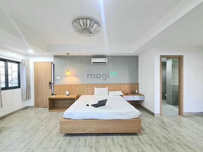 Hình ảnh Studio ban công mặt tiền quận 1, Đầy đủ nội thất, Có hầm xe, bảo vệ