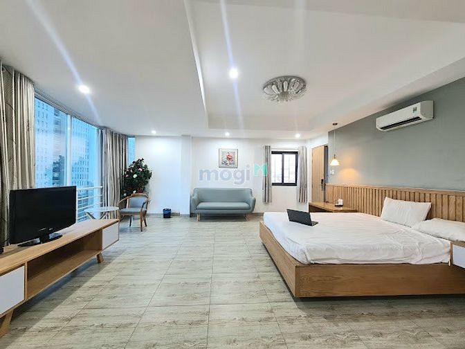Hình ảnh Studio ban công mặt tiền quận 1, Đầy đủ nội thất, Có hầm xe, bảo vệ