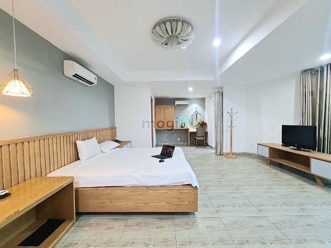 Hình ảnh Studio ban công mặt tiền quận 1, Đầy đủ nội thất, Có hầm xe, bảo vệ