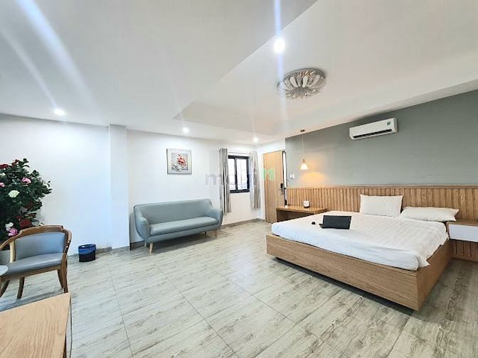 Hình ảnh Studio ban công mặt tiền quận 1, Đầy đủ nội thất, Có hầm xe, bảo vệ