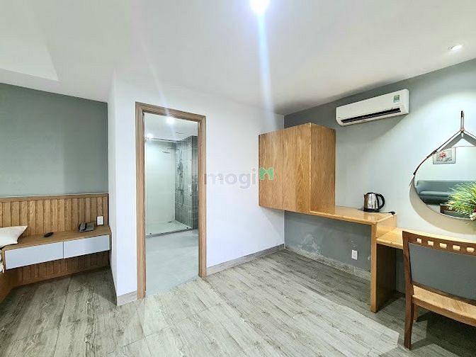 Hình ảnh Studio ban công mặt tiền quận 1, Đầy đủ nội thất, Có hầm xe, bảo vệ