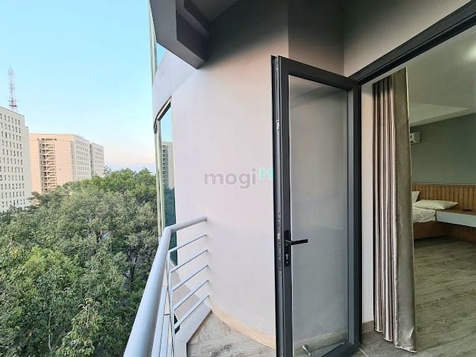 Hình ảnh Studio ban công mặt tiền quận 1, Đầy đủ nội thất, Có hầm xe, bảo vệ