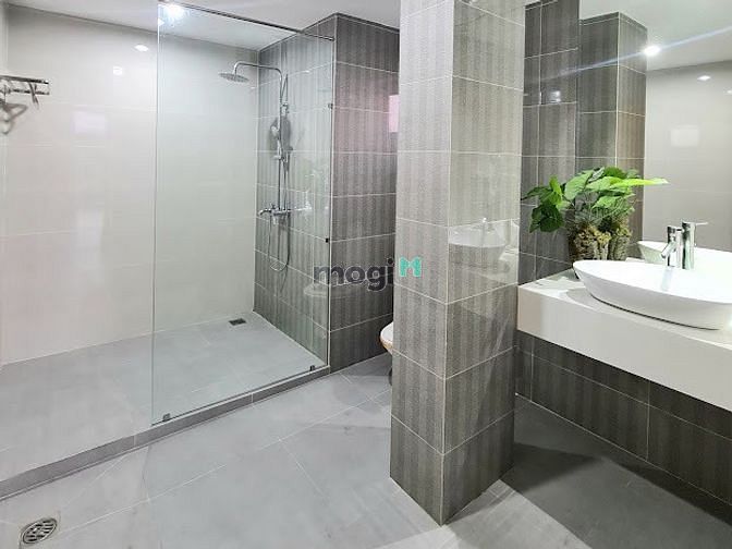 Hình ảnh Studio ban công mặt tiền quận 1, Đầy đủ nội thất, Có hầm xe, bảo vệ