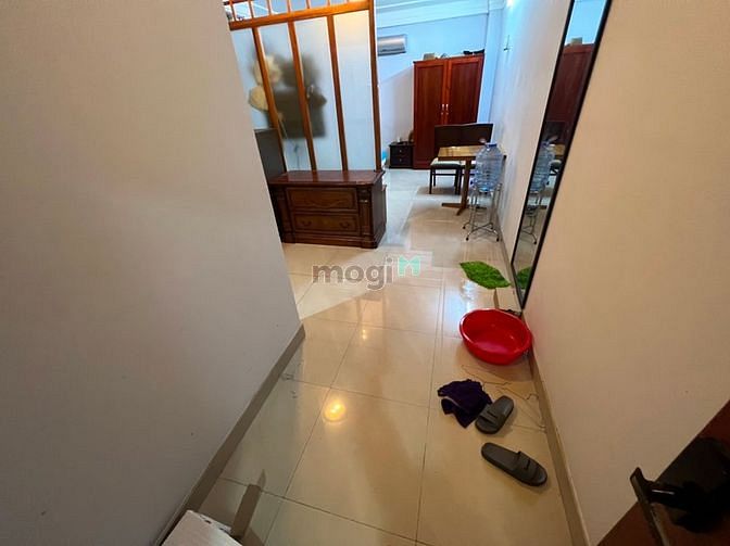 Hình ảnh 1 phòng ngủ riêng, có ban công, full nội thất
