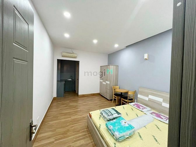Hình ảnh ngay ngã tư hàng xanh, full nội thất, có thang máy