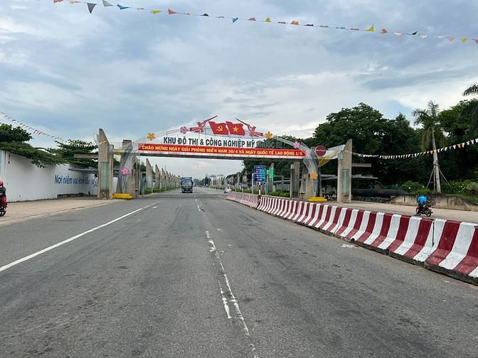 Hình ảnh Đi định cư bán 304m2 đất. Full thổ.Gần trường học và siêu thị.SHR