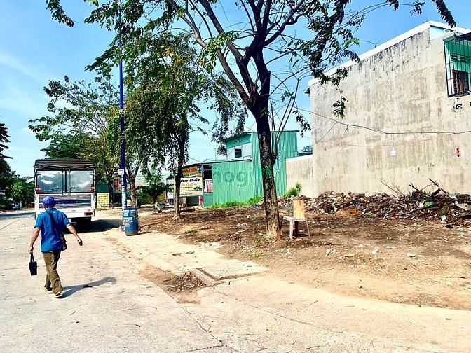 Hình ảnh Đi định cư bán 304m2 đất. Full thổ.Gần trường học và siêu thị.SHR