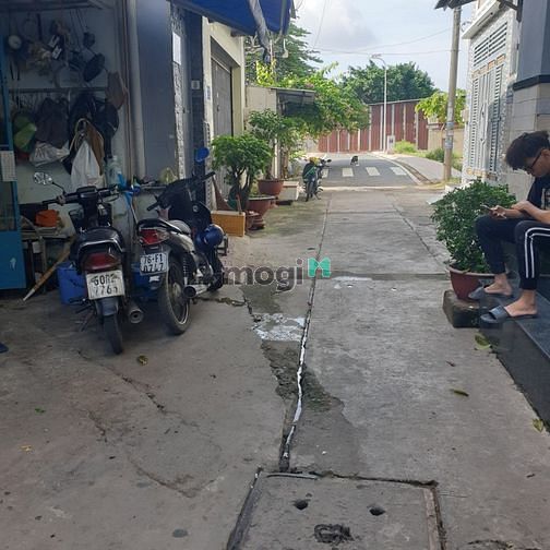 Hình ảnh HXH Đường Chiến Lược 4,2m x 16m, giá chỉ 3,79 tỷ.