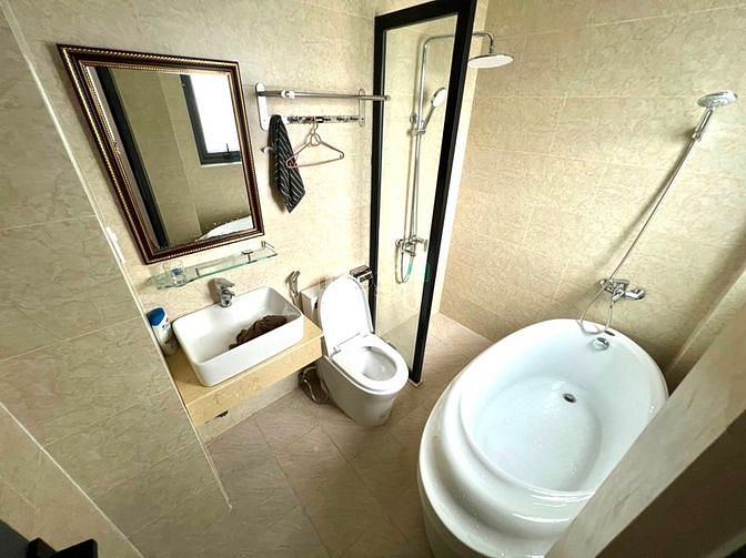 Hình ảnh gần chợ bà chiểu, có ban công và máy giặt sấy free