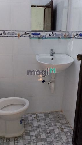 Hình ảnh Nhà cho thuê hẻm 670 cách MT Đoàn Văn Bơ chỉ 30m