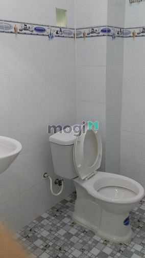 Hình ảnh Nhà cho thuê hẻm 670 cách MT Đoàn Văn Bơ chỉ 30m