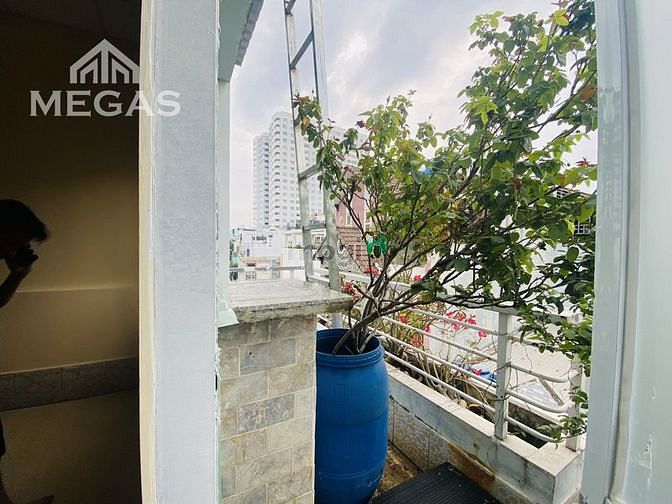 Hình ảnh Phòng Ban Công Riêng Ở Tân Hương