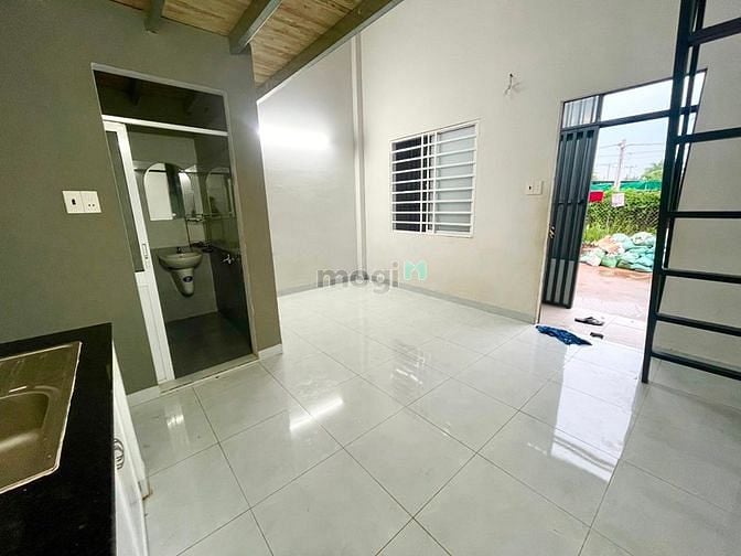 Hình ảnh Phòng gác quận 9 mới xây - có máy lạnh