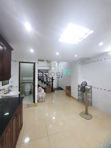 Hình ảnh Cho thuê hẻm xe hơi Lý Thường Kiệt 8pn 5wc P14 Q10