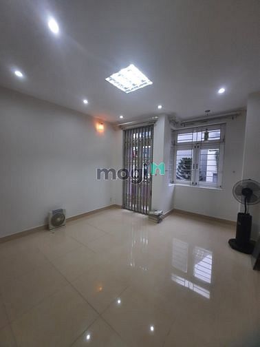 Hình ảnh Cho thuê hẻm xe hơi Lý Thường Kiệt 8pn 5wc P14 Q10