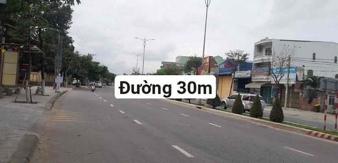 Hình ảnh Cho thuê nhà 3 tầng đường Cách mạng tháng 8