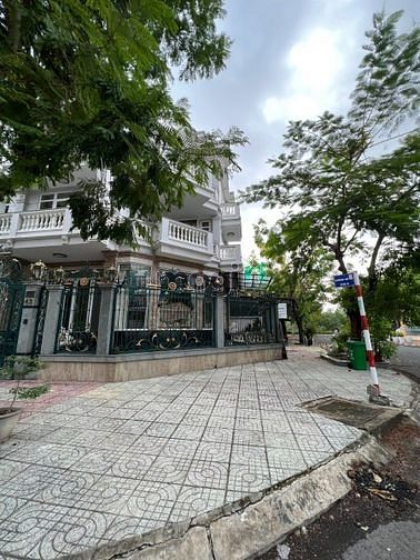 Hình ảnh Cho Thuê Biệt Thự Góc 2MT KDC SADECO Ven Sông Tân Phong Quận 7