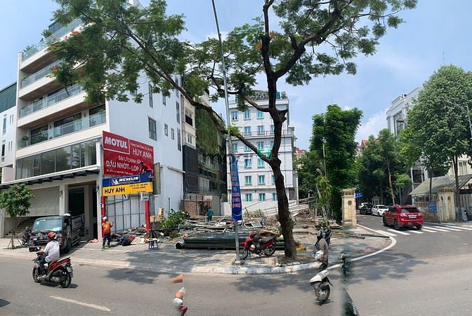 Hình ảnh Cần cho thuê gấp 200m2 đất mặt phố Lạc Long Quân, lô góc.