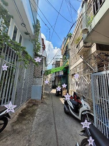 Hình ảnh Lô góc, gần chợ Phạm Văn Hai, hẽm thoáng đẹp
