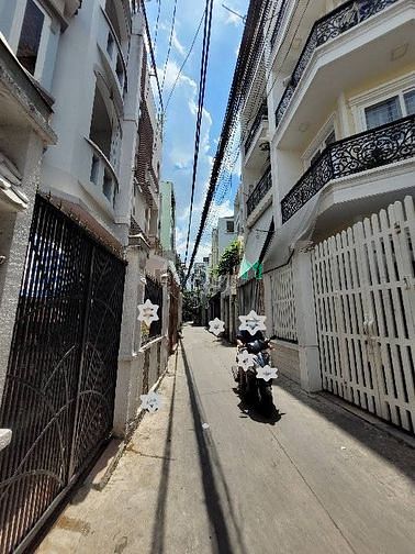 Hình ảnh Lô góc, gần chợ Phạm Văn Hai, hẽm thoáng đẹp