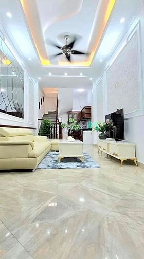 Hình ảnh Cần ra đi nhà quận 9 khu dân cư đông 42m2