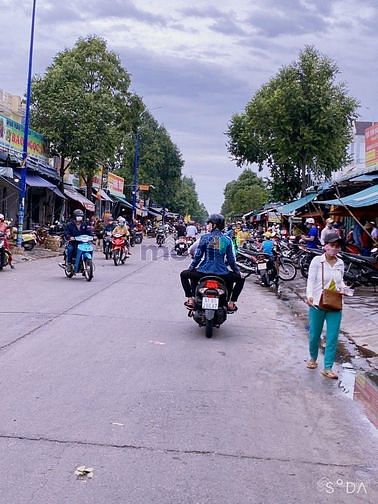 Hình ảnh BÁN GẤP ĐẤT MỸ PHƯỚC 3, LÔ L53 ĐỐI DIỆN siêu thị, MT 16m, dân đông