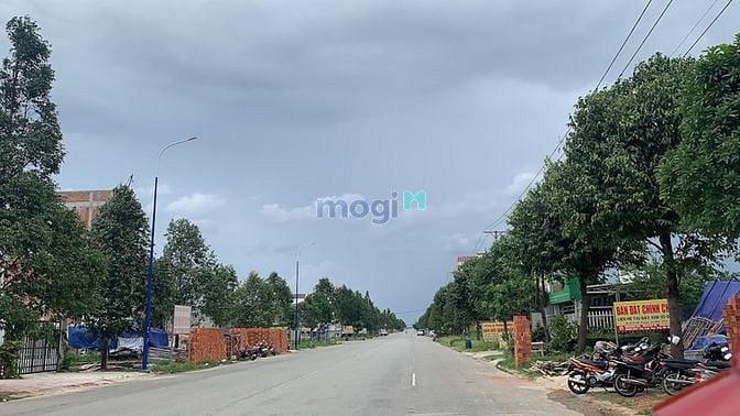 Hình ảnh BÁN GẤP ĐẤT MỸ PHƯỚC 3, LÔ L53 ĐỐI DIỆN siêu thị, MT 16m, dân đông
