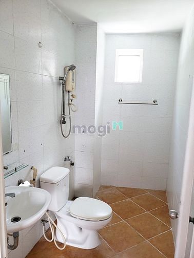 Hình ảnh Mb6623 nạp rút nhanh chóng có ban công rộng, thoáng mát, đường Yên Thế, sát sân bay.