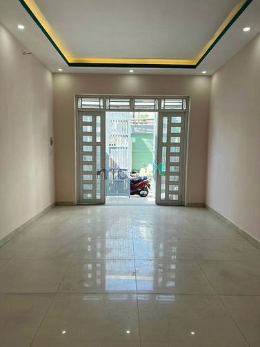 Hình ảnh Bán nhà phố mới đường Phạm Hùng gần KDC Văn Lang
