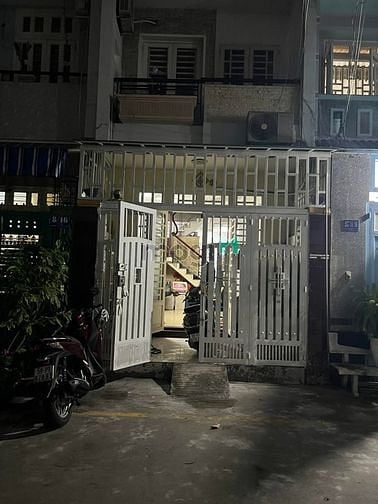 Hình ảnh Nhà Phan Văn Trị, Bình Thạnh, 4 tầng, 4x10m, giá 6,4 tỷ.